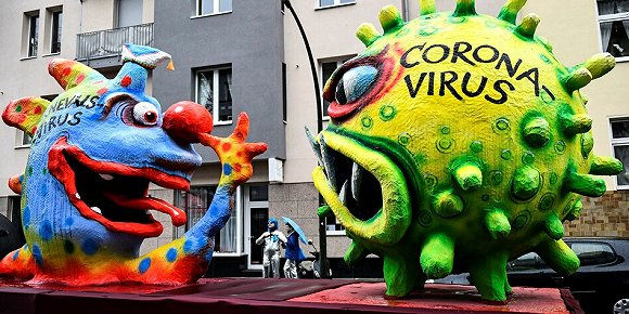 杜塞尔多夫的狂欢节上出现了冠状病毒为主题的彩车。图源：TAZ
